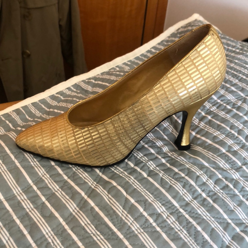 Charles Jordan made in Paris pumps. I have matching clutch purse too. Size 5 1/2